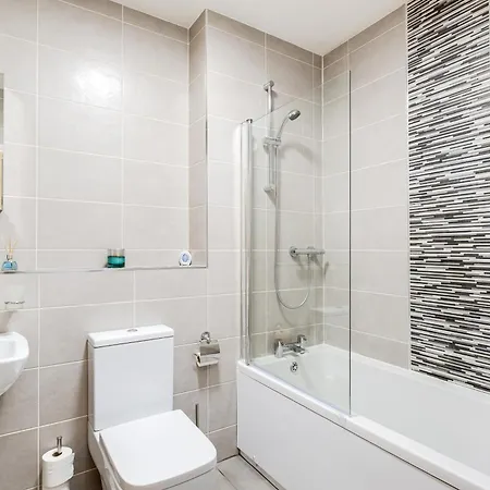 Pluxa Blue Sapphire Luxury Free Parking Free Wifi - Walk Everywhere, Travel, Biz, Leisure Apartment Birmingham